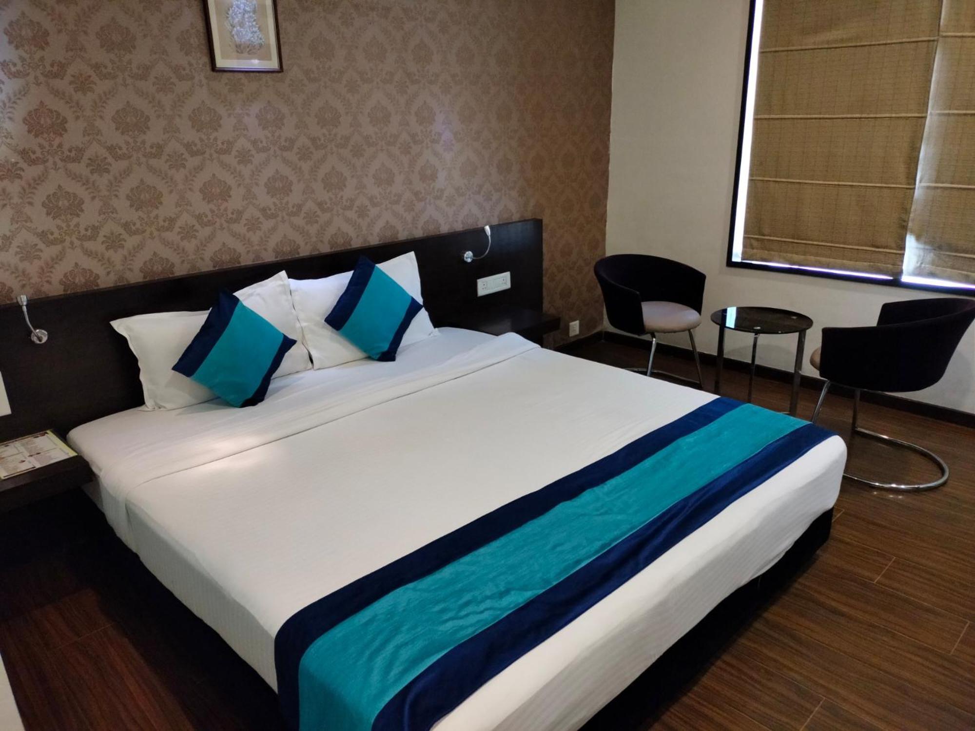 Hotel Lxia Hinjewadi - Indian Nationals Only Pimpri-Chinchwad Exterior foto